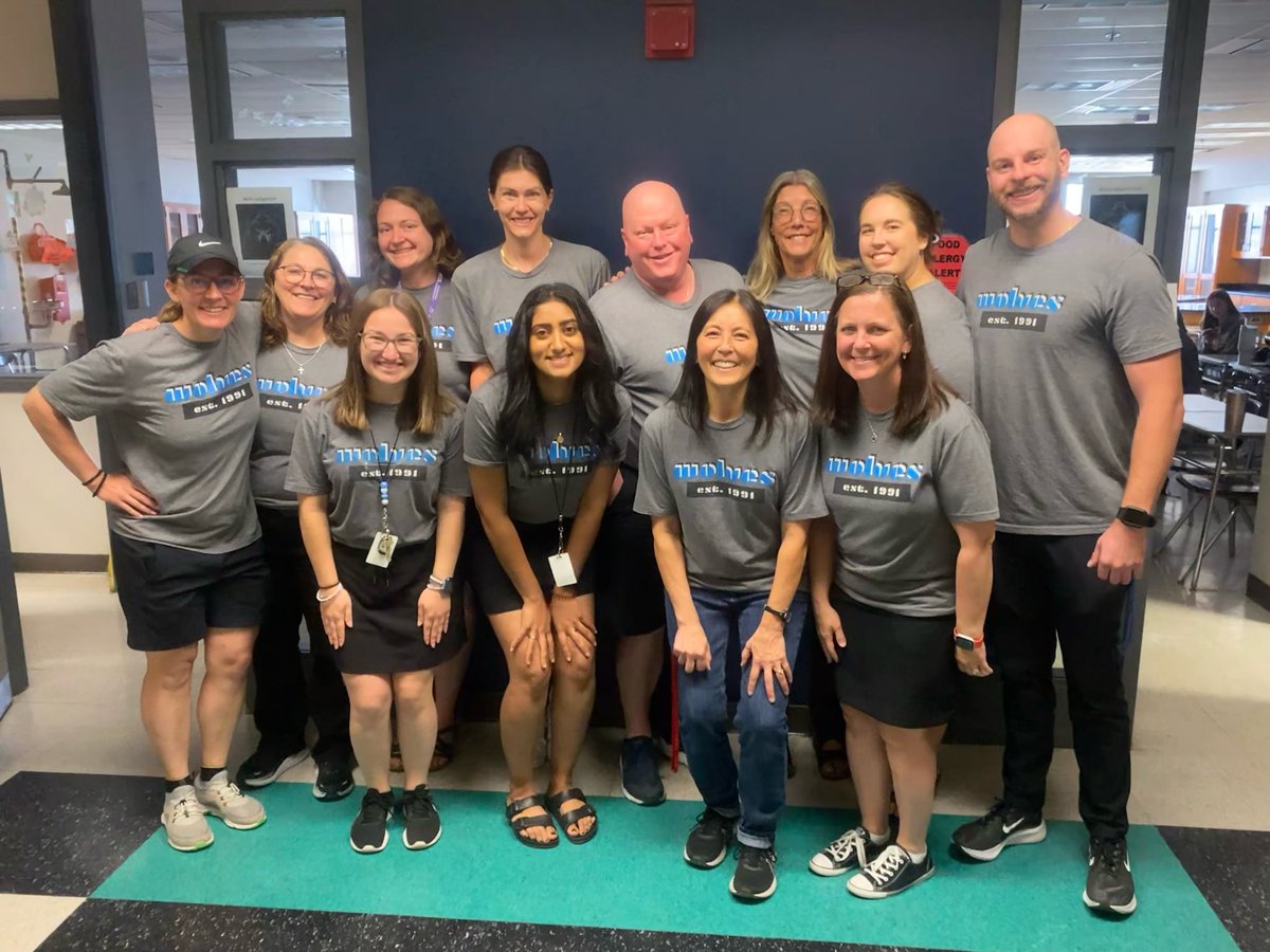 bzbridavis's tweet photo. Happy Worthington Wednesday from this nerdy science crew! #twinning #itsworthit #worthingtonwednesday https://t.co/gsHTxH6CL4