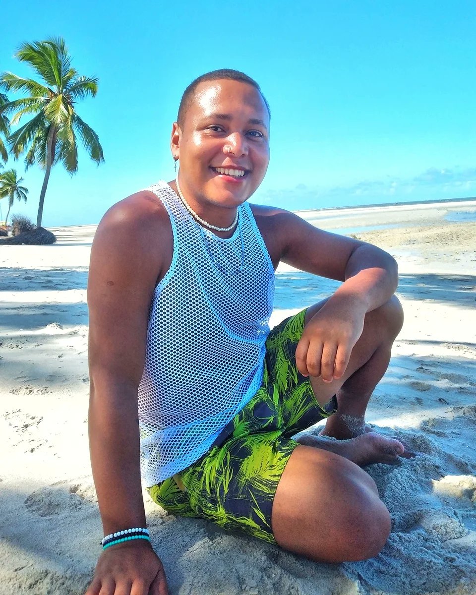 Henrique_oreall's tweet photo. ______Eu prefiro sorrir! Que não me falte nunca a boa e velha euforia de sempre, pra viver e levar a vida com prazer e emoção intensidade de verdade, na sinceridade e na serenidade.😄🙃🏝🌴
.
.
.
.
.
#praia #eupraiano #amopraia #praiano #praieiro #beach #goodvibes https://t.co/wZy1Aqjylv