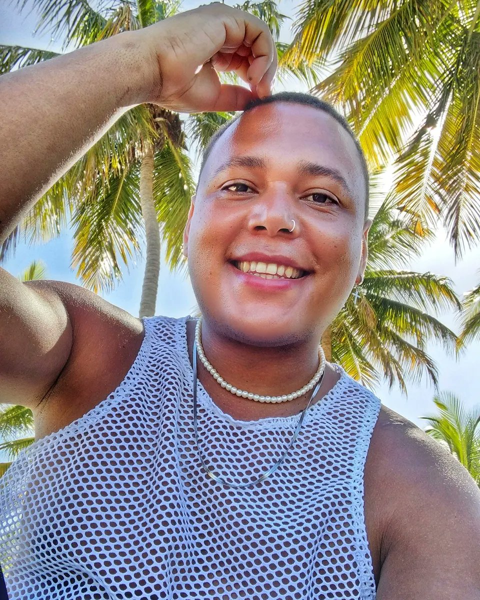 Henrique_oreall's tweet photo. ______Eu prefiro sorrir! Que não me falte nunca a boa e velha euforia de sempre, pra viver e levar a vida com prazer e emoção intensidade de verdade, na sinceridade e na serenidade.😄🙃🏝🌴
.
.
.
.
.
#praia #eupraiano #amopraia #praiano #praieiro #beach #goodvibes https://t.co/wZy1Aqjylv