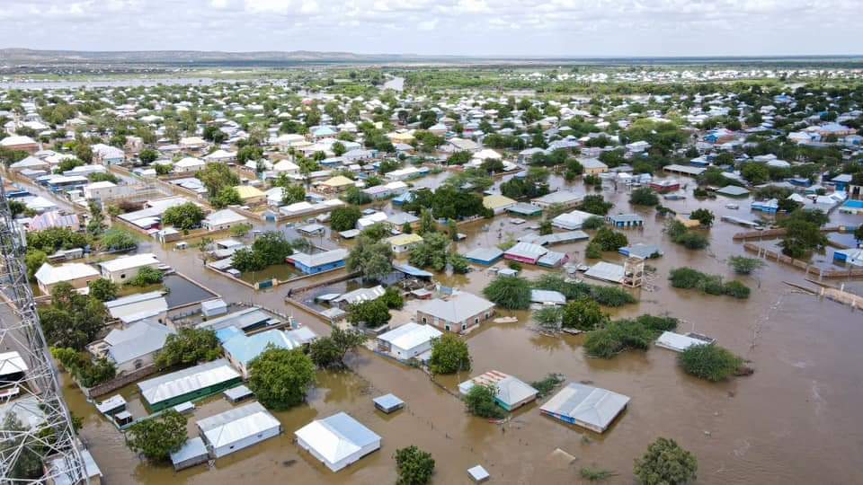 YasinMowlid's tweet photo. Failure of building community and system #resilience to #ClimateCrisis will always result more costly when you respond to #Emergency manner.
#Baladweyn is under flood.
#ClimateJustice @UNOCHA @AfricaDcaf @annemoirab @FAOSomalia @PACJA1 @CsosAfrican @UNSomalia @UNEP https://t.co/XbrdFqMEOe
