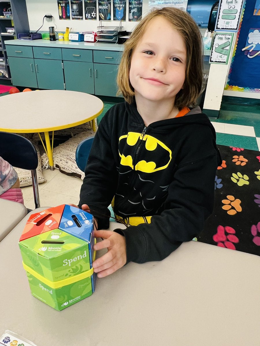Students from Mr. Campbell’s WHS Personal Finance class joined us this morning for a lesson on spending, sharing, and saving money! #secondgrade 💰 💵
