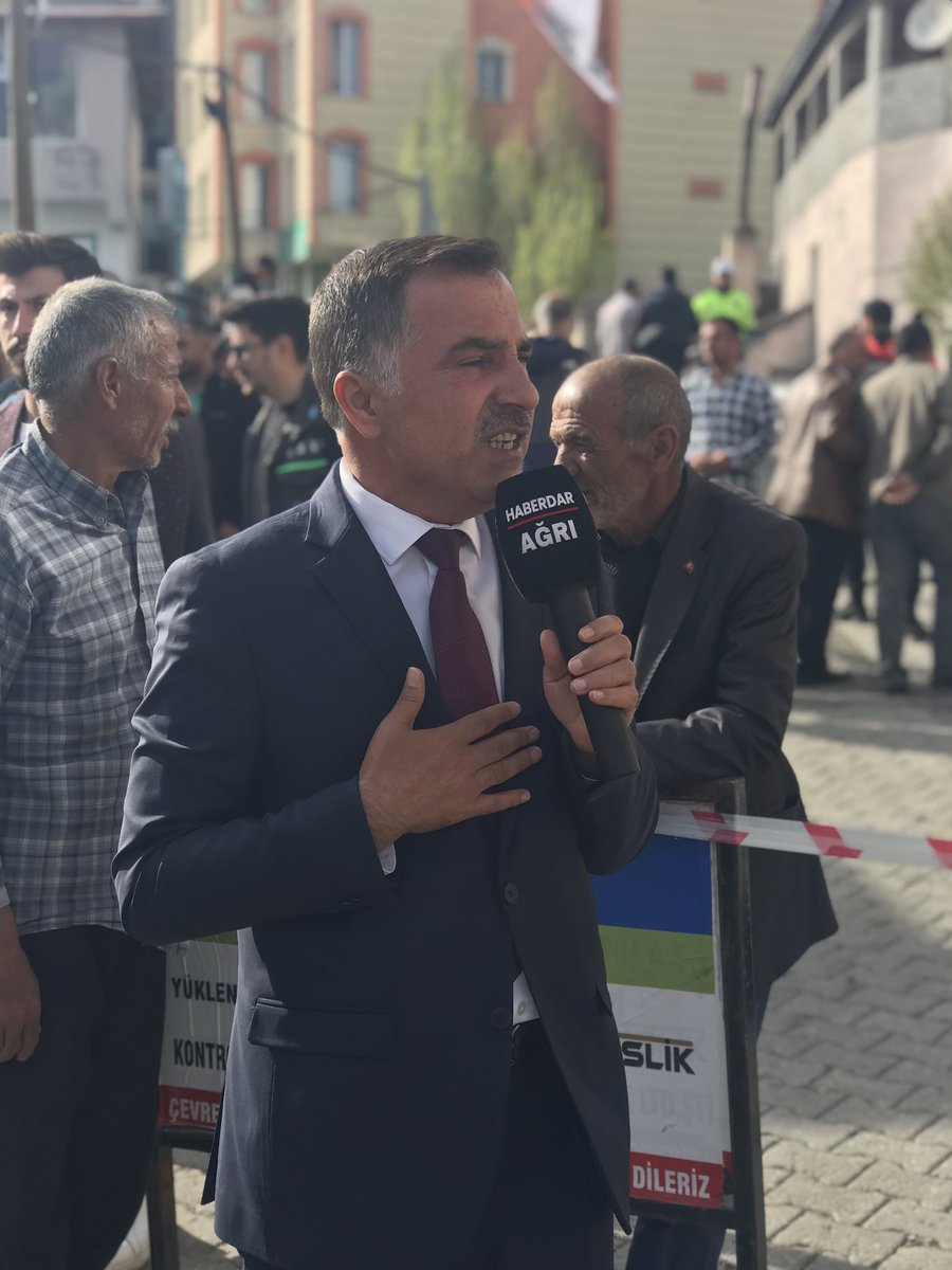 AvAbbasAydin's tweet image. 📍Hayırlı Olsun…

#Hamur #Tutak Müjdeler Olsun! 

Hamur-Tutak ilçelerimizde Doğalgaz altyapı çalışmalarımıza an itibariyle başlamış bulunmaktayız. Tüm hemşehrilerimize hayırlı uğurlu olsun. Durmak yok çalışmaya devam.

#TürkiyeYüzyılı #AkParti