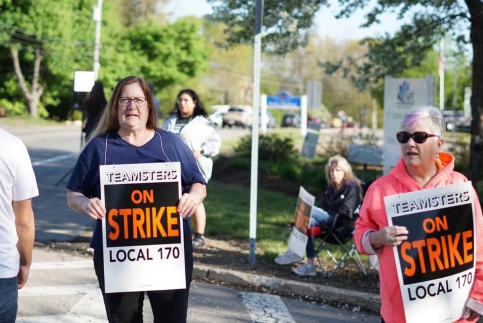 170Teamsters's tweet photo. NRT Marlborough drivers & monitors standing strong on the Strike line fighting for fair Wages and Benefits! #Local170Strong #Strike #TeamstersLocal170 #TeamstersOnStrike https://t.co/oCRU207BnD