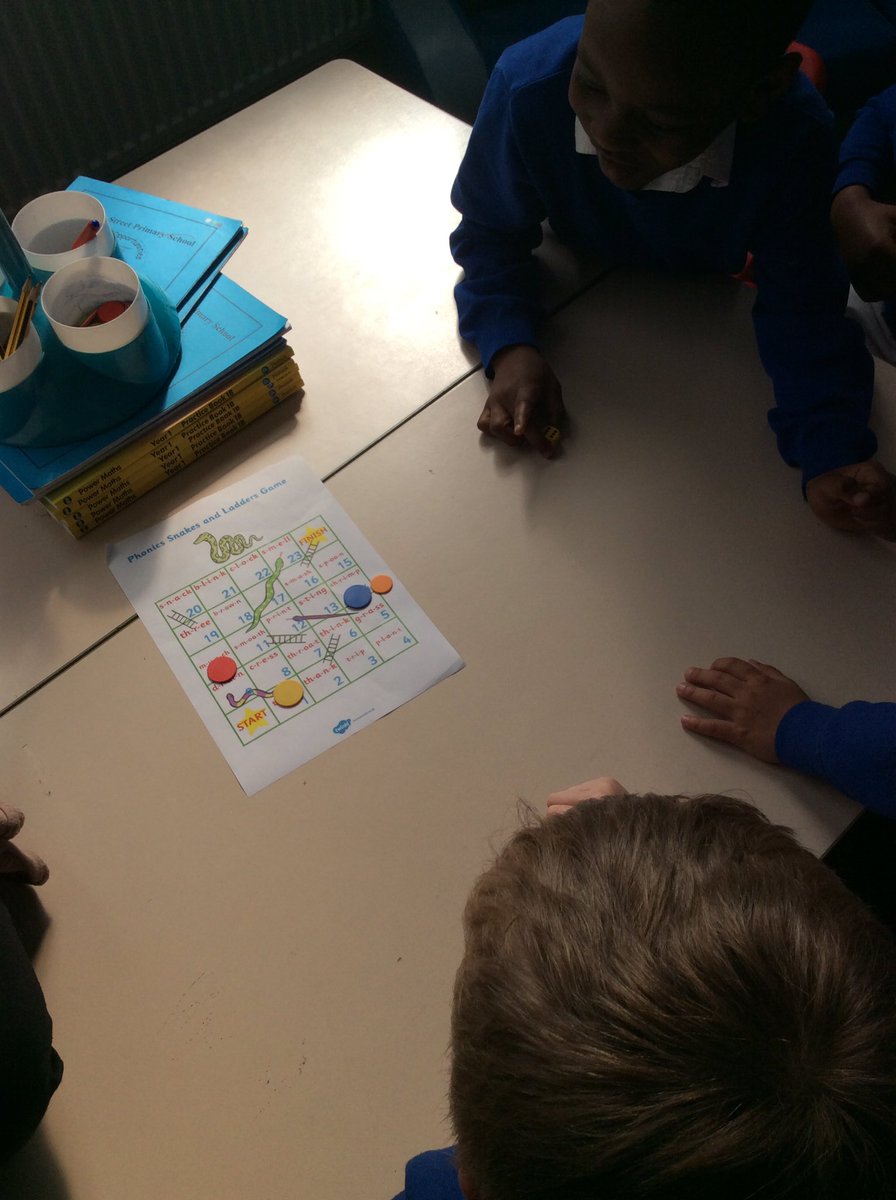 GSPSFrance's tweet photo. Tonight in Phonics Club @GSPSFrance and @GSPSGermany played snakes and ladders with their friends. They had to read and look for special friends and be careful not to get caught by a snake. @GwladysStPrim #GSPSPhonics https://t.co/XpdS0yrhyV