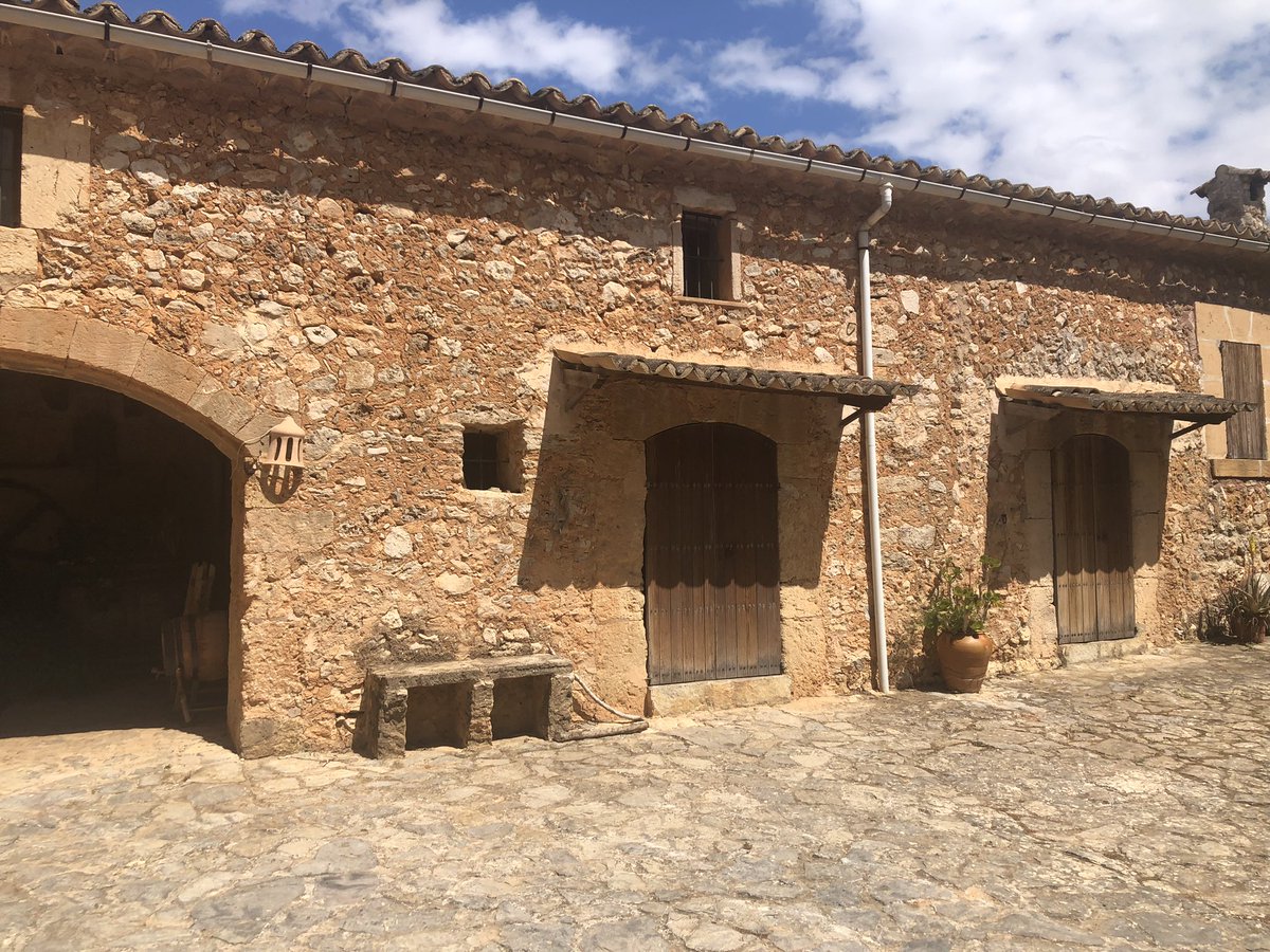 LEGRO's tweet photo. Had a day out with fitness4adventure to a winery near Santa Maria. 🍷
#legroscyclingexperience #mallorca #ClubDelSol #fit4adventure #secrettraining https://t.co/3EPR9cA1O7