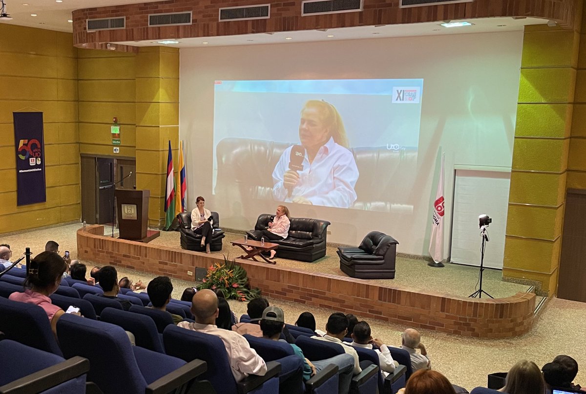 ComSocial_udes's tweet photo. En el marco del #Claep2023, nuestro programa de Comunicación Social y Periodismo establece alianzas con la Dra, María Elvira Domínguez directora y gerente general del Diario El País de Cali. @el_pais @udes_oficial
#SoyComunicadorUDES
#ReporterosUDES https://t.co/kSS7RV6j32