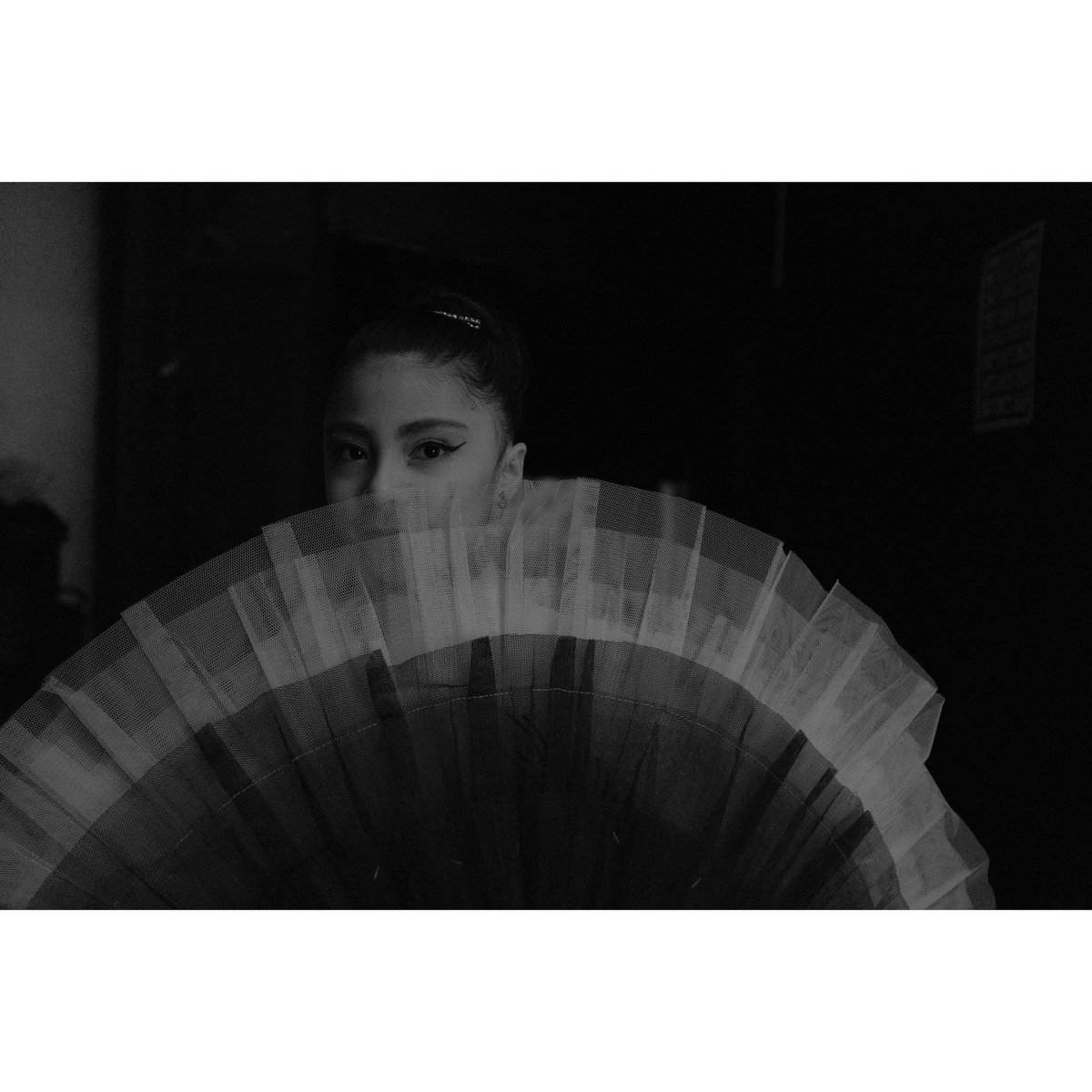 christobalderas's tweet photo. La mirada empoderada de una estudiante de ballet a minutos de empezar su función de teatro tras bambalinas 
#ballet #balletphotoshoot https://t.co/DI7HdB2hsY