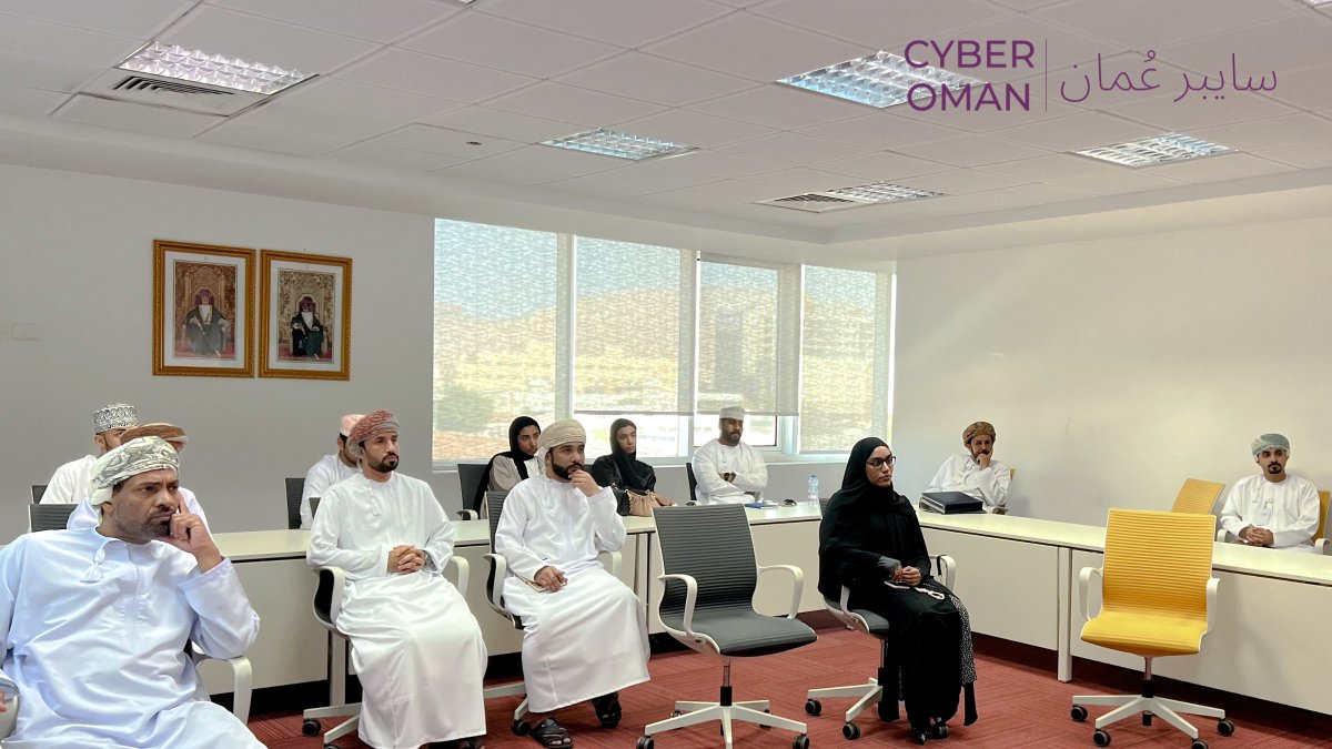 ukomandigihub's tweet photo. عقدنا بالأمس أول ورشة تدريب #سايبر_عمان من المجموعة الثانية لهيئة تنمية المؤسسات الصغيرة والمتوسطة، بعد نجاح التجربة الأولى #مختبرات_عمانتل_للابتكار. نسعد بتقديم الدعم المستمر للشركات الصغيرة والمتوسطة في 🇴🇲. تم اختيار ٧ شركات ناشئة حيث حضرت جلسات سايبر ١٠١ التمهيدية https://t.co/JWuJNkqR6e