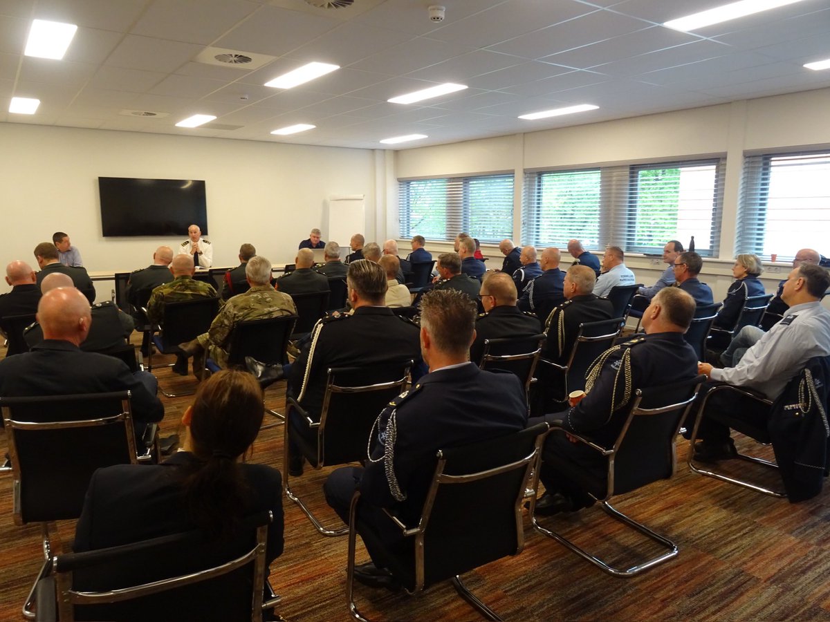 Vandaag met een grote groep collega’s aanwezig op de “(staf) adjudantendag” van <a href="/ACOM_Mil_Bond/">ACOM</a> met <a href="/Jan_Kropf/">Voorzitter ACOM</a>. 

Iedereen heeft een mening over de onderofficier naast de commandant, maar hoe zit het nu echt? Het werd tijd om eens met elkaar te spreken en niet over elkaar 💪.