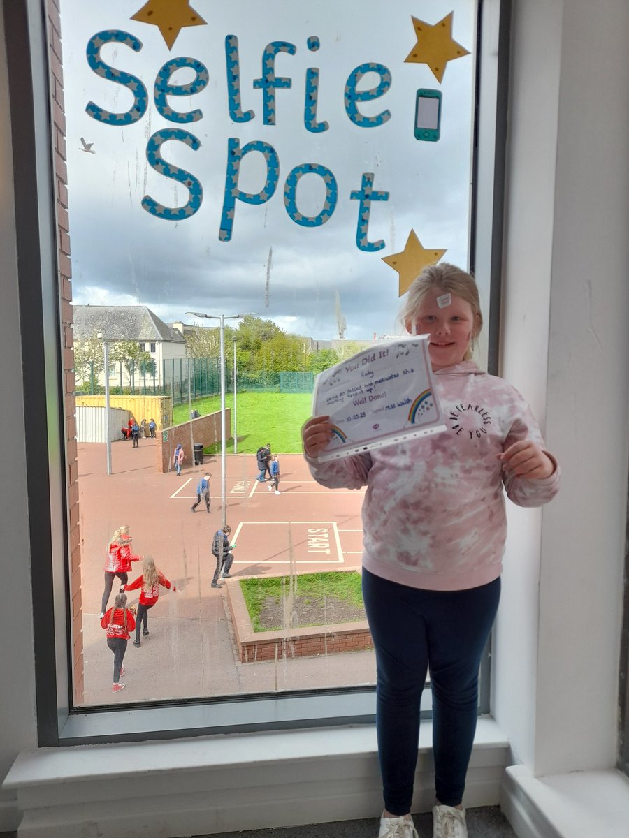 Sarah48060689's tweet photo. Another selfie spot photo! Ruby was very motivated today and showed super listening 🌟 
@NiddrieMillPS 
@MissGriersonNM 
@NiddrieMillPS https://t.co/1rEwGnHxiA