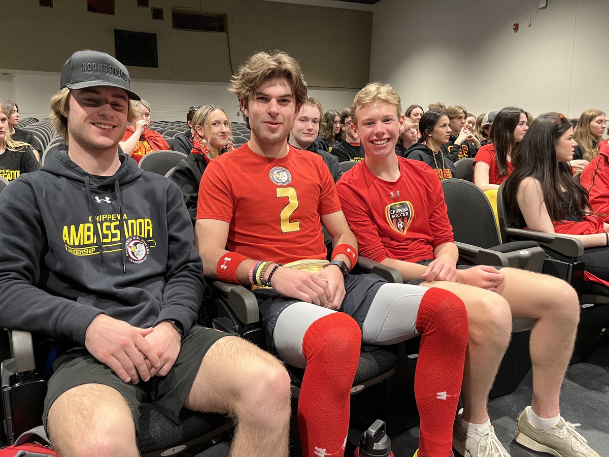 Check out pictures of our student leaders getting ready this morning to welcome our future grade 7 students! Spirit and leadership were on full display! #ChippewaIsMyHome