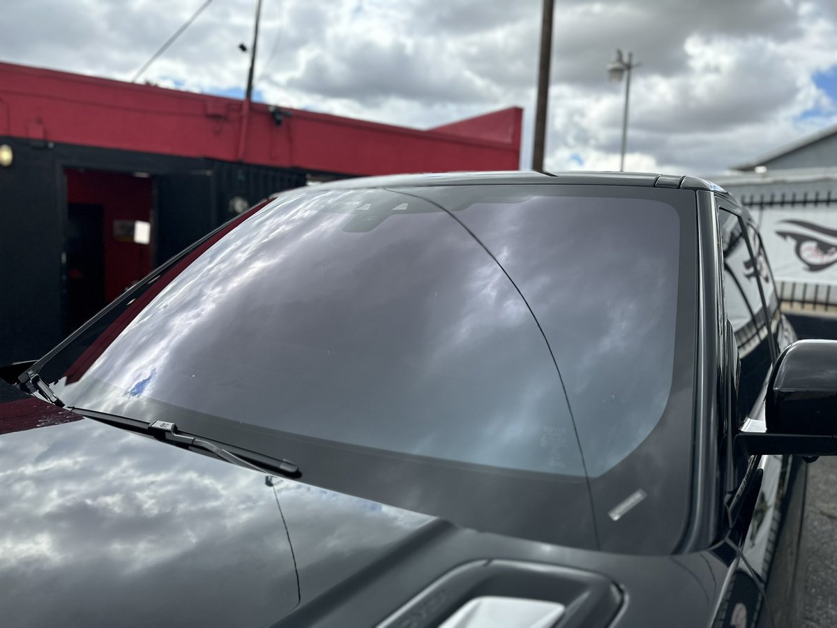 MindYoursManny's tweet photo. ALL %5 LIMO CERAMIC TINT FOR @cassieemua RANGE ROVER 😮‍💨🔥 https://t.co/ry5chj4TkE
