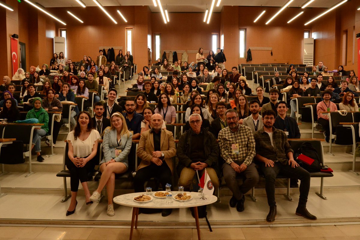 ctfpsikulubu's tweet photo. Bu sene ilkini düzenlemeye karar verdiğimiz “İnsanın Halleri” Nöropsikiyatri Kongremizi mümkün kılan çok değerli katılımcılarımıza,kıymetli danışman hocalarımız Prof. Dr. Burak Doğangün, Prof. Dr. Erdinç Dursun ve Prof. Dr. Duygu Gezen Ak’a… https://t.co/c4nPJLtqai