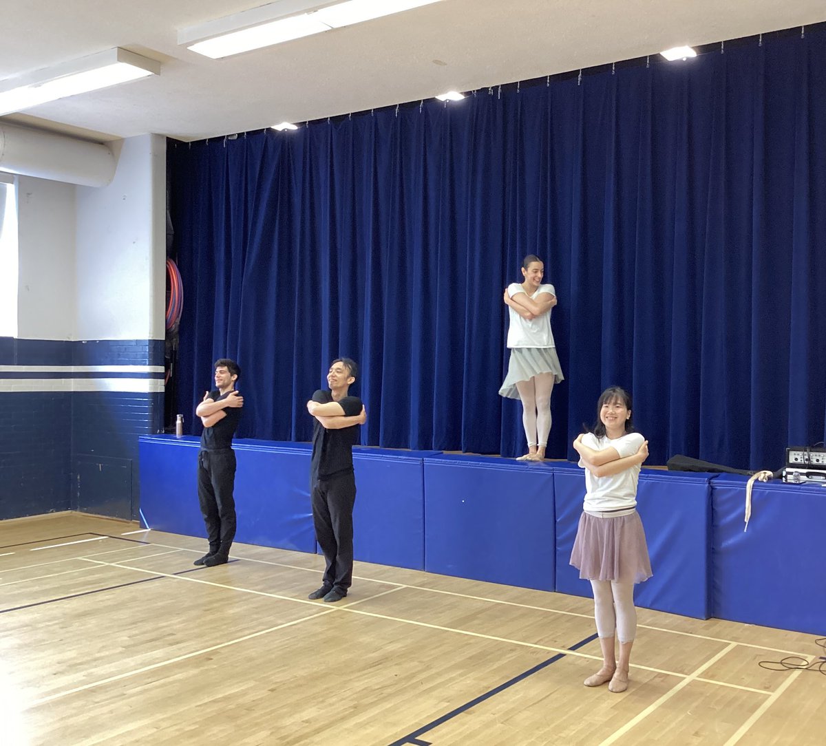 CathyW35's tweet photo. We were so lucky to have #BalletJorgen come to @SydenhamPS_LDSB today! The students really enjoyed the interactive presentation! #thankyou #ballet #everyonelovedit π©° https://t.co/mgNi7OFlIv