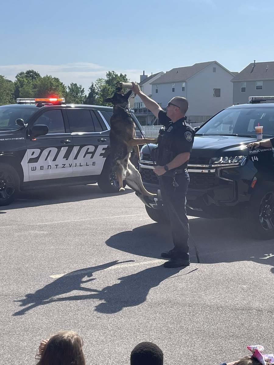 LVEADAMS's tweet photo. Outdoors and officers for O Day!  Thank you @WentzvillePD for visiting us today!  #LVEBelongs https://t.co/jIJuBWXDcN
