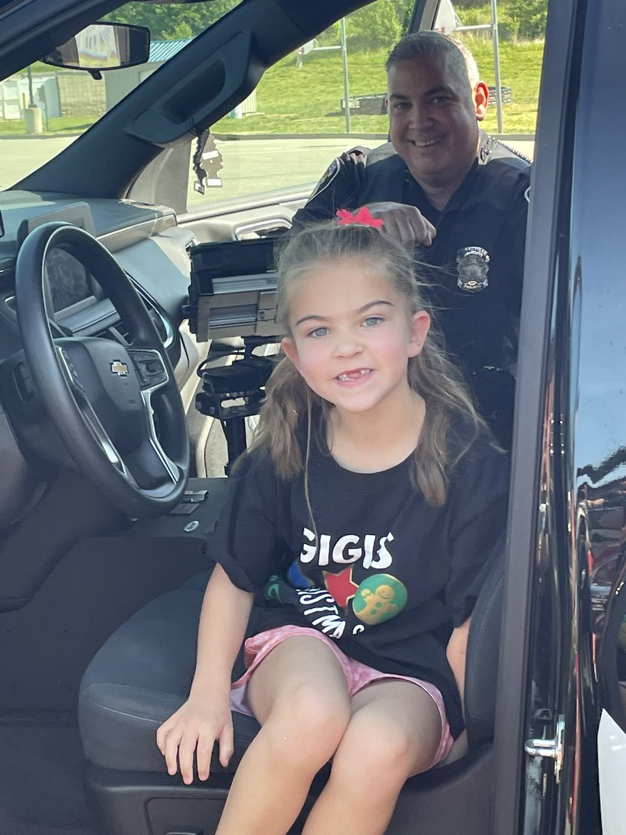 LVEADAMS's tweet photo. Outdoors and officers for O Day!  Thank you @WentzvillePD for visiting us today!  #LVEBelongs https://t.co/jIJuBWXDcN