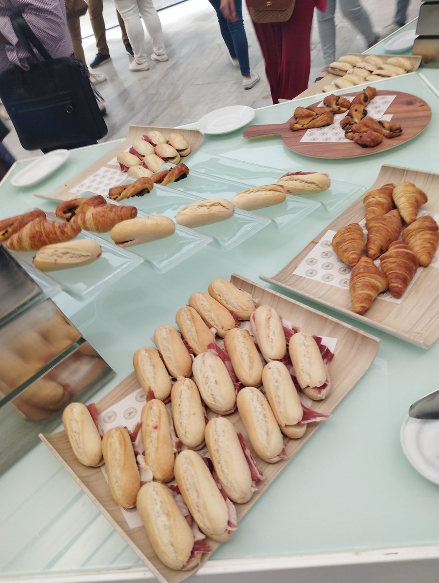 MariseValle's tweet photo. No dije por aquí lo que disfruté en las Jornadas Educativas de @Edelvives ??
Pues eso. Disfruté una barbaridad 🤣🤣🤣.
#cometeelmundo #jornadasedelvives https://t.co/etdX3gXaO5