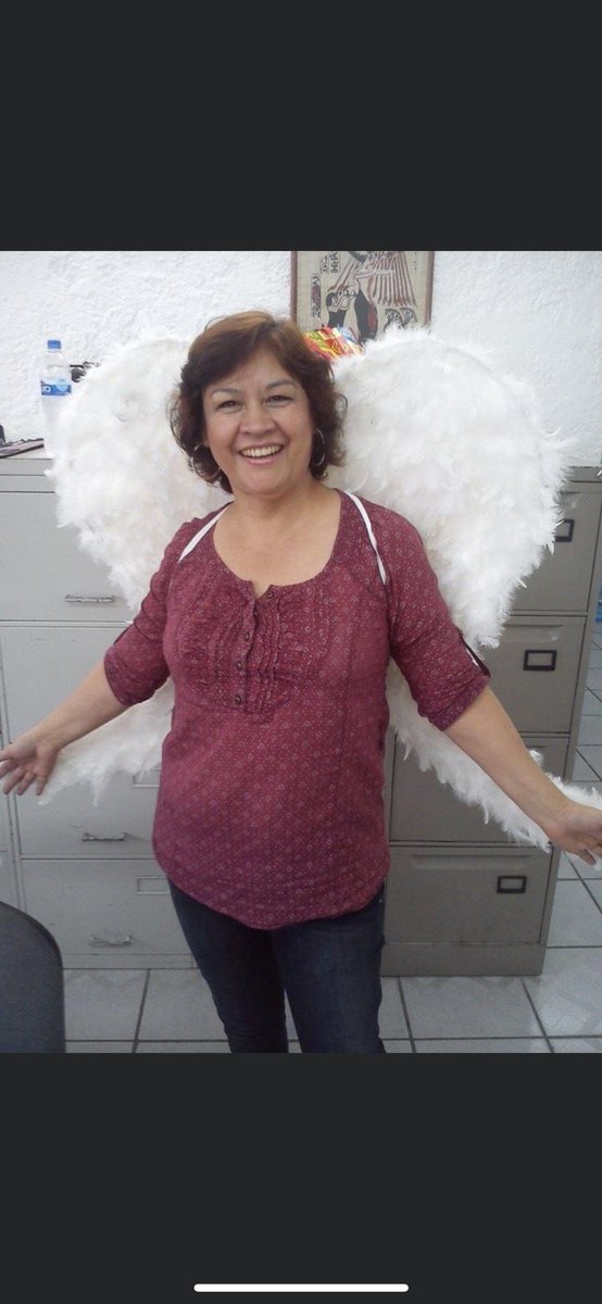 anitaFBotello's tweet photo. Y ahora solo quedan los recuerdos… y el sueño de algún día volver a vernos, aunque no puedo darte un abrazo al despertar y decirte la excelente mamá que fuiste, hoy te celebro, tus enseñanzas y amor siguen reflejados en mi, te amo mamá #felizdiadelasmadres https://t.co/hxSNKacDS5