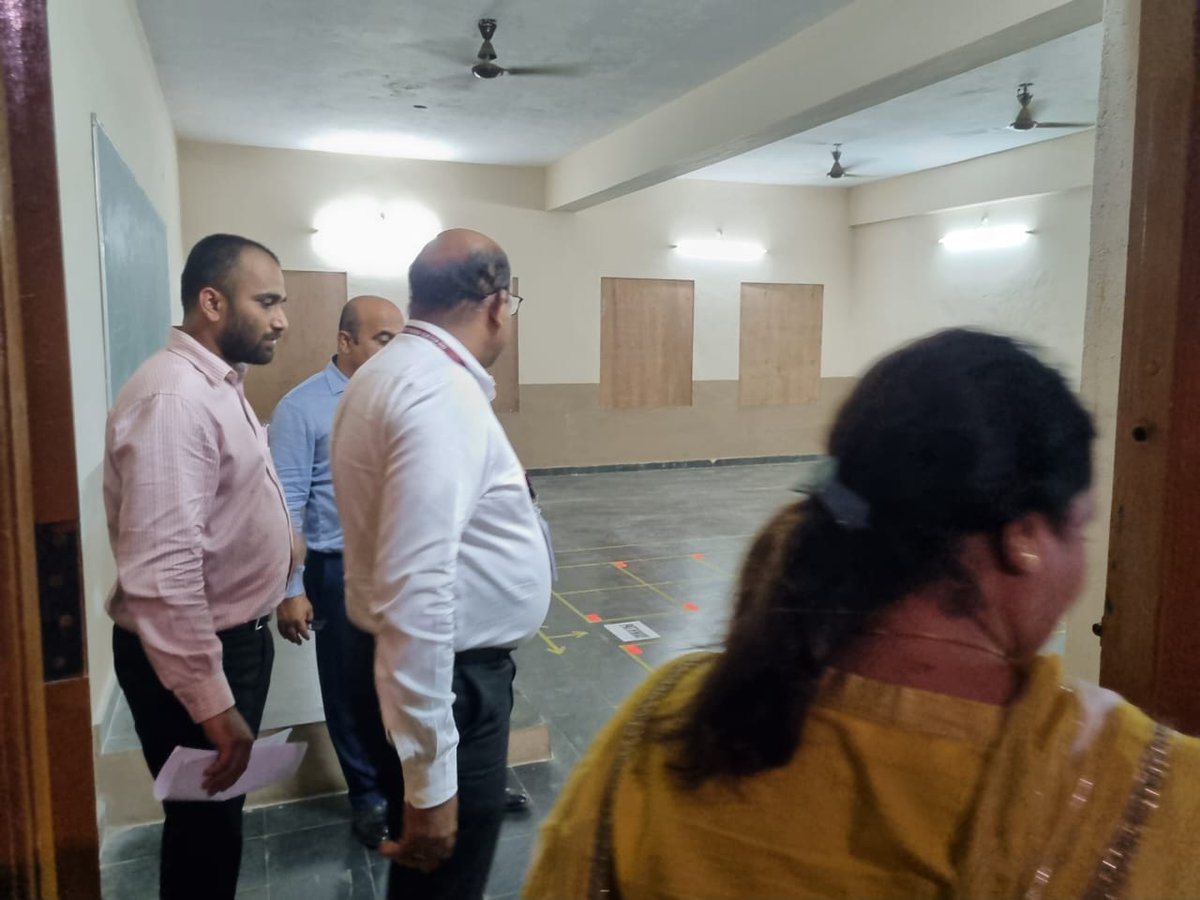 dcvijayanagara's tweet photo. Inspection of Strong Room at Counting Centre - Vijayanagara District.
@dcvijayanagara @ZPVijayanagara 
#GeneralElectionNow https://t.co/dgVIzem6SZ