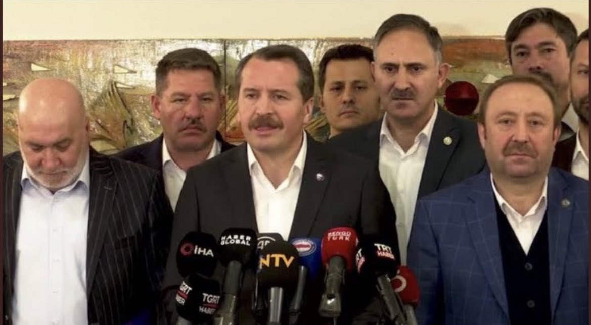 SaglTum's tweet photo. %30 yeterlidir diyenlerden.. 

Sus pus sendikacılık oynayandan.. 

Memurun hakkını savunmak yerine koltuk kapmaca oynayanlardan..

Büyük kazanımlar sağladık diyenlerden memur hesap soracak.

 #MemurAffetmeyecek https://t.co/XkSJJQz1yp