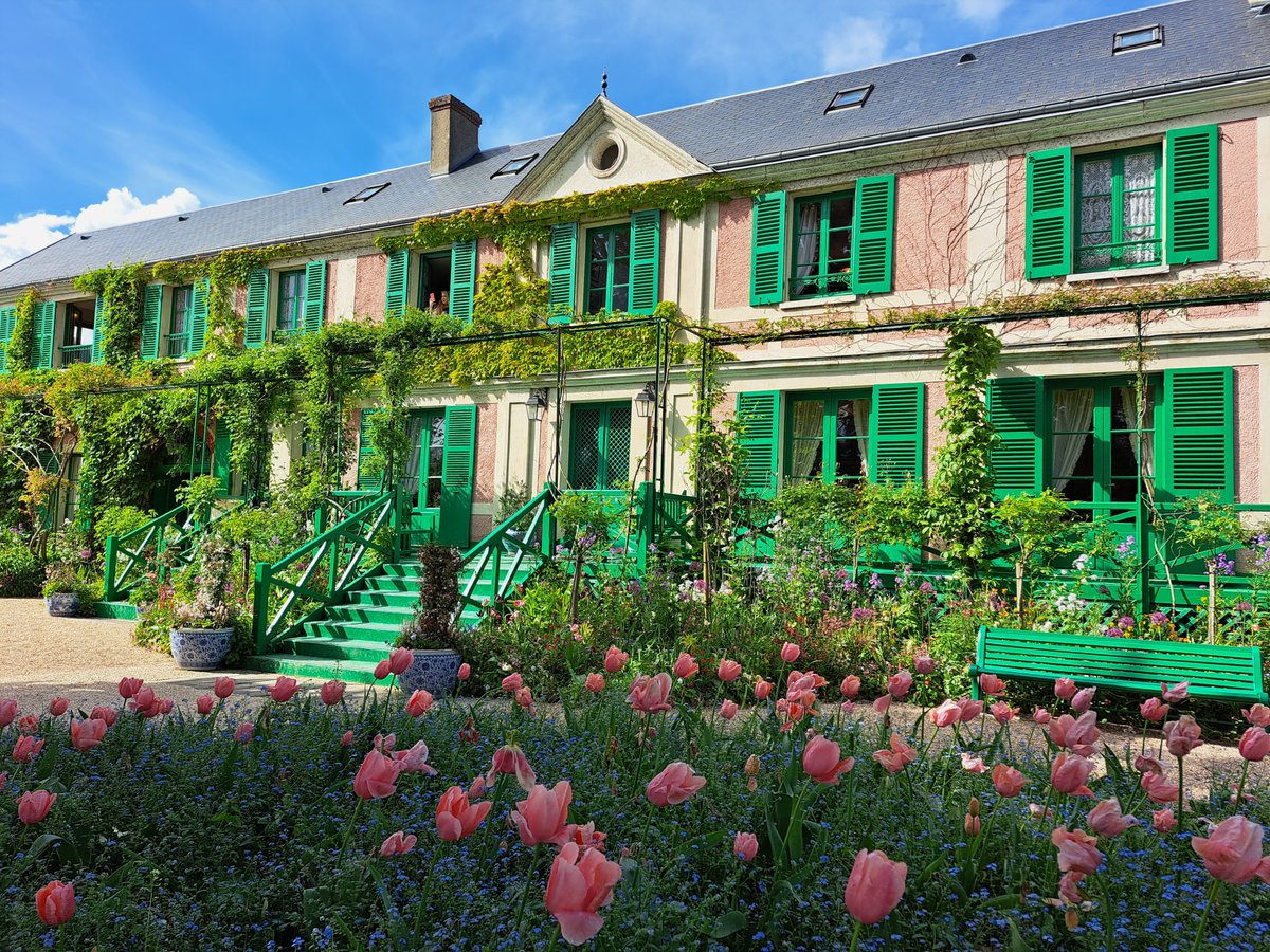 It's a lovely afternoon in #Giverny ❤