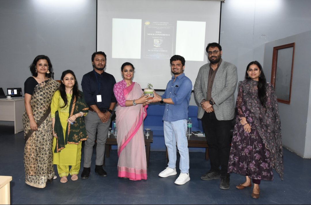 janjuamehak's tweet photo. Amity School of Communication organises Student Media Conference. Thanks to @Kum_Sambhav ji for an enlightening session on investigative journalism. 
#mediaconference #journalism https://t.co/rXdzCm98IP