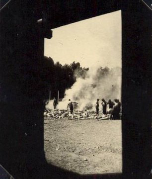 AuschwitzMuseum tweet picture