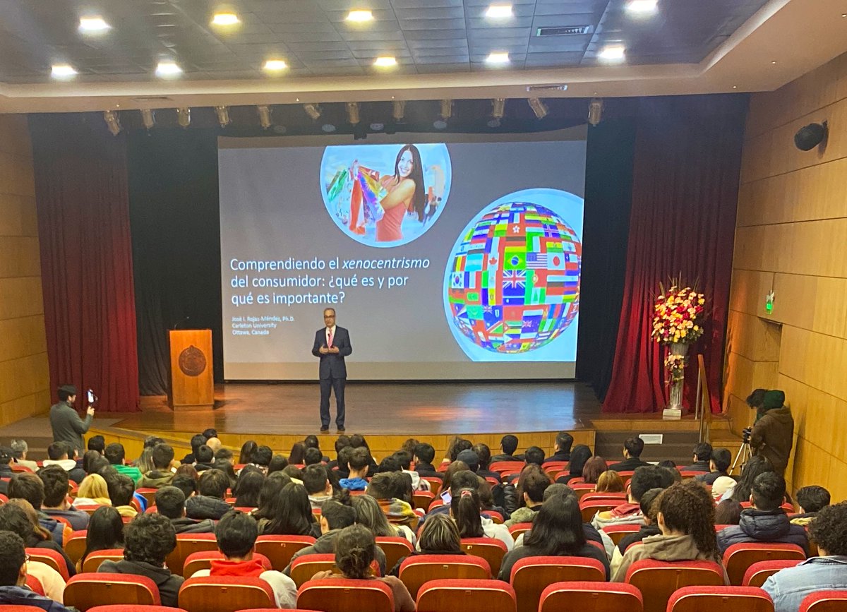 ucscconcepcion's tweet photo. A esta hora comienza Clase Inaugural de @faceaucsc “Comprendiendo el Xenocentrismo del consumidor”, del Dr. José Rojas-Méndez, académico de @SprottSchool Business, Carleton University, Ottawa.
#FaceaUCSC
#ClaseInaugural https://t.co/bVm1F0h7a7