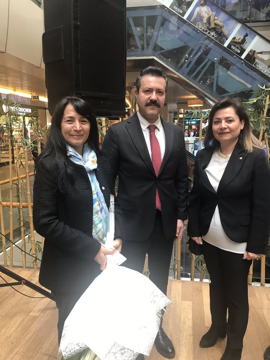 Sn. Bakanımız <a href="/suleymansoylu/">Süleyman Soylu</a> ve Sn. Genel Müdürümüz <a href="/sefikaygol/">Şefik AYGÖL</a> teşrifleriyle alışveriş merkezi içerisinde tüm işlemlerinizi kolayca tamamlayabileceğiniz #Nüfusmatik cihazının açılışını gerçekleştirdik. Halkımıza hayırlı olsun. #HayatınızınHerAnında <a href="/TCNufus/">Nüfus ve Vatandaşlık İşleri Genel Müdürlüğü</a> <a href="/UskudarKaymakam/">Üsküdar Kaymakamlığı</a>