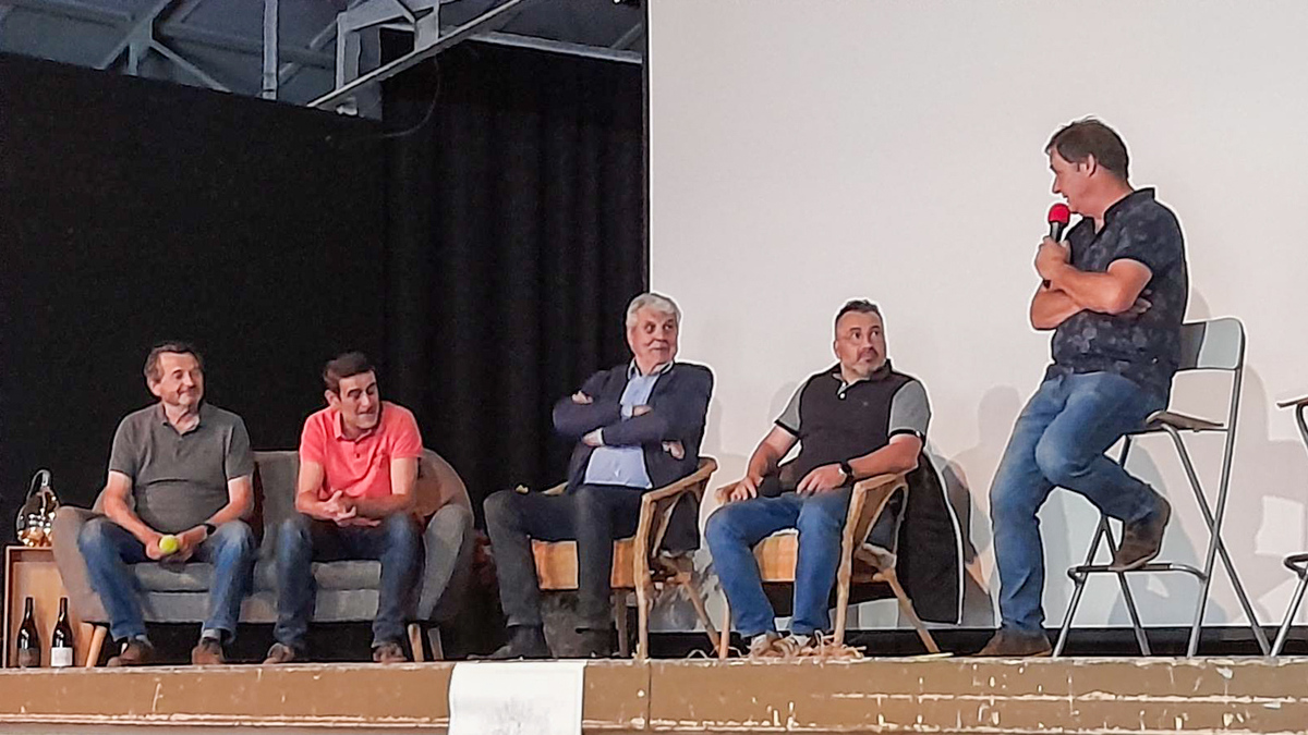 VinsPaysdOcIGP's tweet photo. Jacques Gravegeal, Président du Syndicat des producteurs de vin de Pays d'Oc, présent aux Assises Méditerranéennes de la viticulture 
« Notre objectif est de construire une viticulture pérenne et un avenir commun sans clivage entre les pratiques bio, HVE ou autres. »

#IGPPaysdOc https://t.co/uNRLRfDsDT