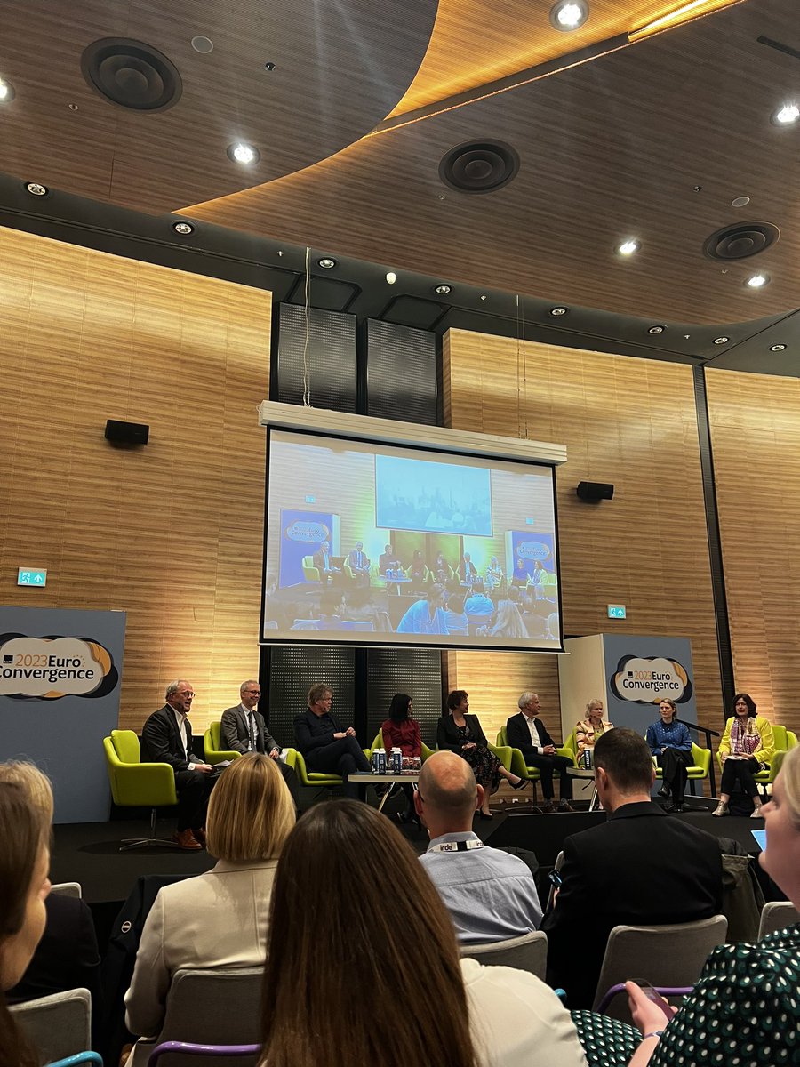 #RAPSEuroConvergence | Starting the event with a plenary session on leveraging joint clinical data📄

🤝Thank you <a href="/RAPSorg/">Regulatory Affairs Professionals Society</a>, especially Kim A. Young, for inviting <a href="/EPSA_Online/">EPSA</a> to the event and the warm welcome!