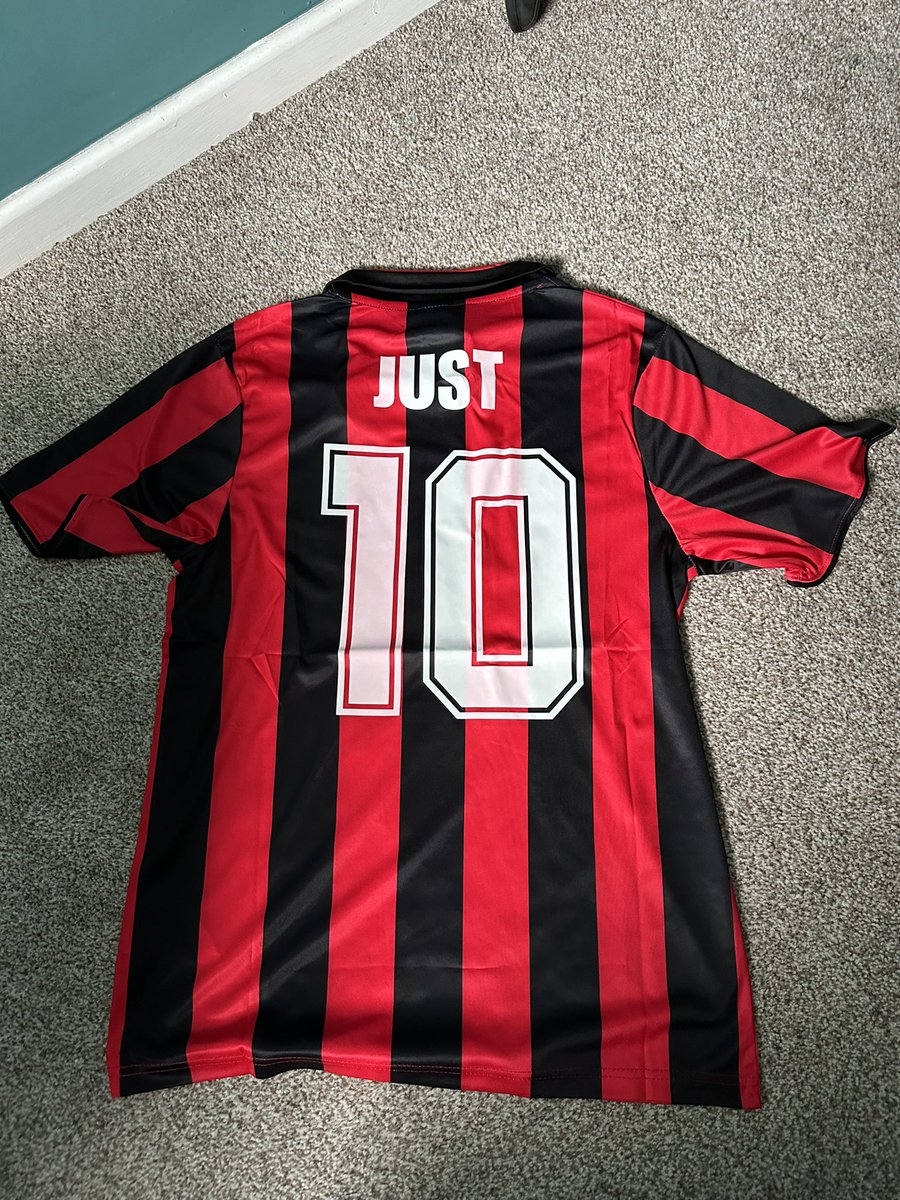 Ordered a retro AC Milan kit for my lad from, let’s say, abroad. He didn’t want a name so I asked if I could have just 10 on the back. FFS.