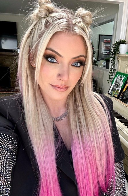 Any doubt?? 😍🥰 #WCW #AlexaBliss https://t.co/NHBl6CEcg4<a href="/tag/wcw"class="tags">#WCW</a><a href="/tag/alexabliss"class="tags">#AlexaBliss</a>