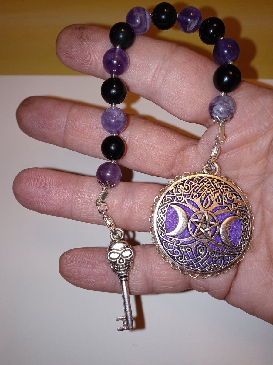 hippiemoonmagic's tweet photo. https://t.co/imCGqvVC4L
Hekate Prayer Ladder
#hekate #hecate #pagan #WITCH #goddess #triplegoddess #moon #triplemoon #wicca #witchcraft #WitchWednesday #witchywednesday #WitchsHeart #witches #witchywomen #etsystore #shoppingqueen https://t.co/enWSN6YgMS
