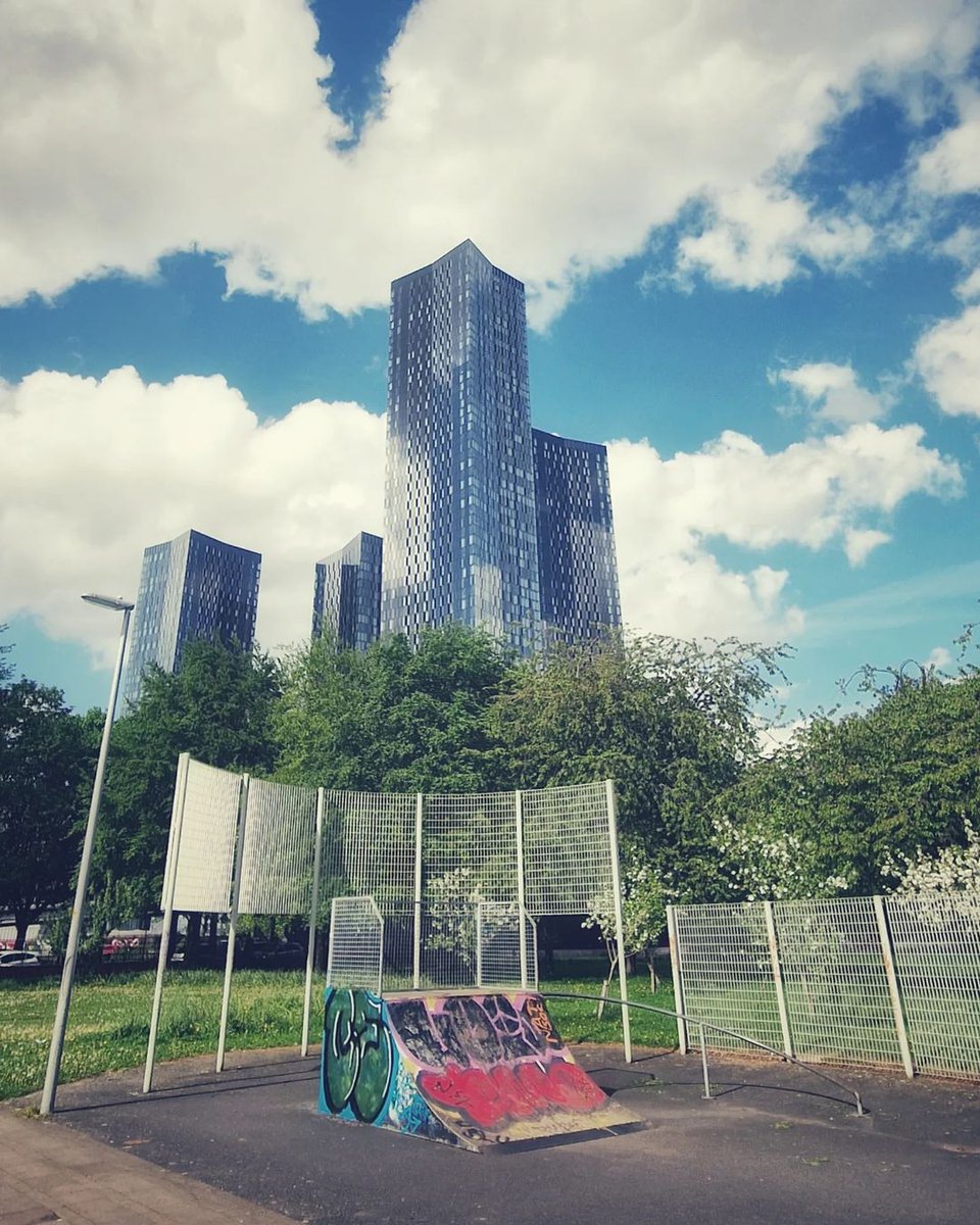 From Hulme Park! ⛅️ 🏙 🙌 #anewlevel #manchester #deansgatesqphotos

📸 IG by @ love.manchester