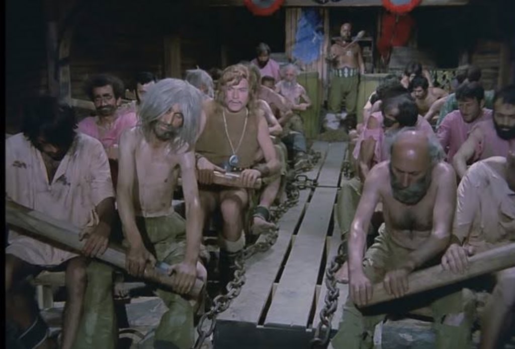 📌Ögretmenler 
📌Polisler
📌Adliyedekiler
📌Mühendisler
📌Sağlık çalışanları
📌İskurdakiler
📌Nüfustakiler
📌Askerler
📌 Ve tüm kurumlar .
Kamunun tamamında aynı durumdayız 

Saatlerce mesaiye kalsada 2 memur 1 kamu işçisi kadar alamiyor

Az alan memur 

 #MemurAffetmeyecek