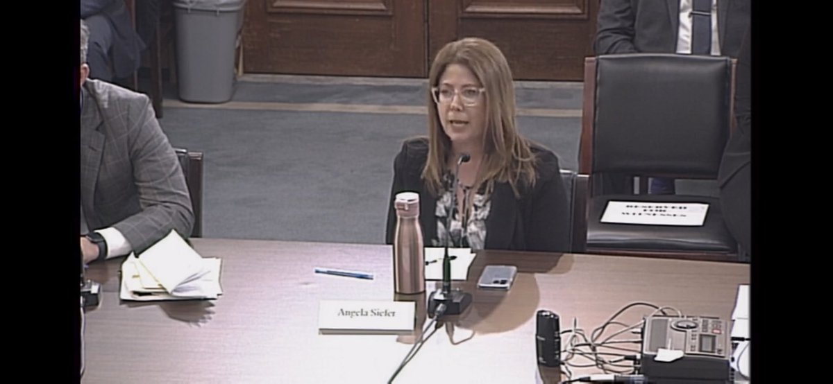 .<a href="/janschakowsky/">Jan Schakowsky</a> emphasizes affordability as a main barrier to broadband access and closing the digital divide in IL. <a href="/angelasiefer/">Angela Siefer</a> says "We can't get to a longer ongoing solution if ACP just stops" energycommerce.house.gov/events/oversig…