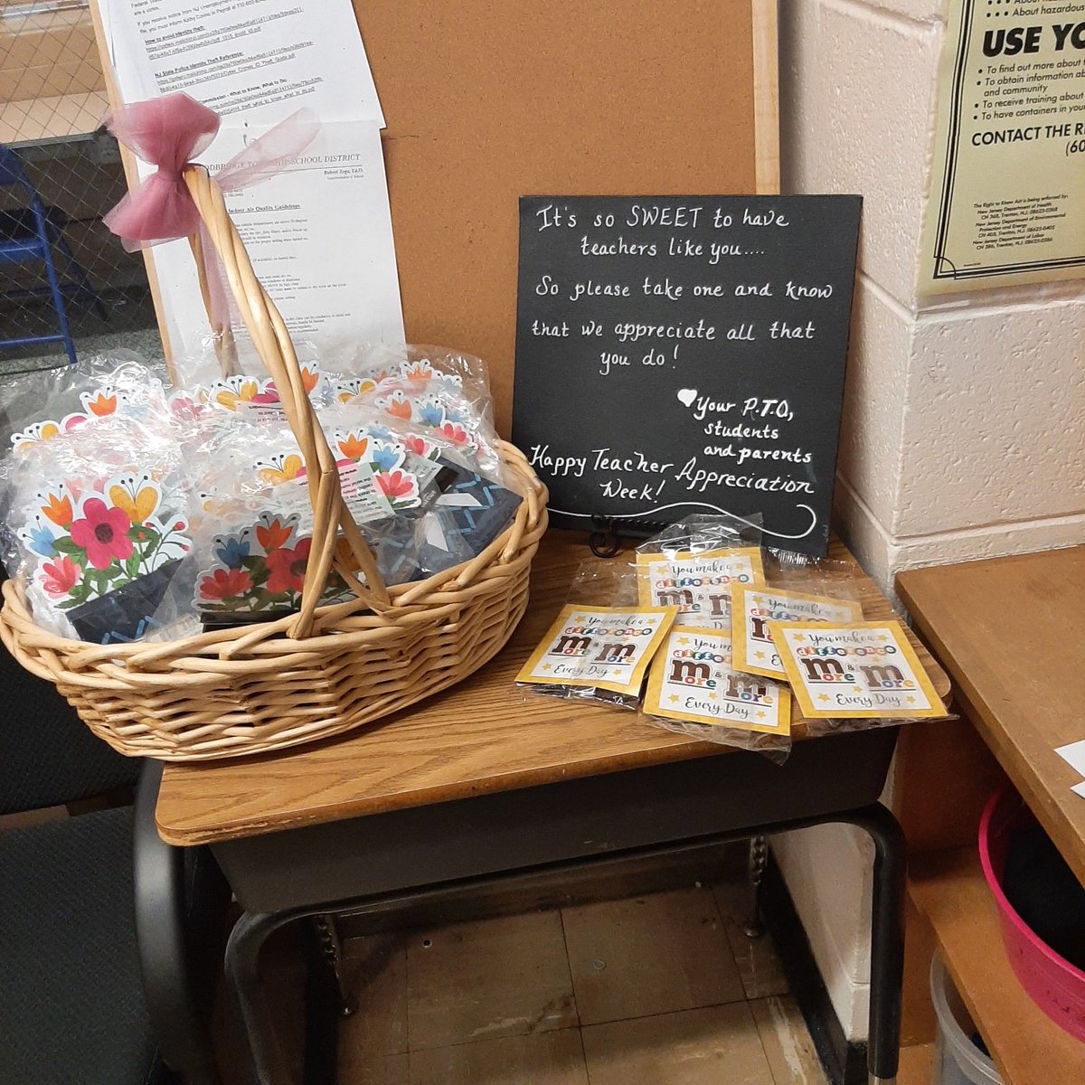 RMascenik26's tweet photo. Thank you Robert Mascenik PTO for the Teacher Appreciation gifts! 💙🤍 https://t.co/R195WK0bc8