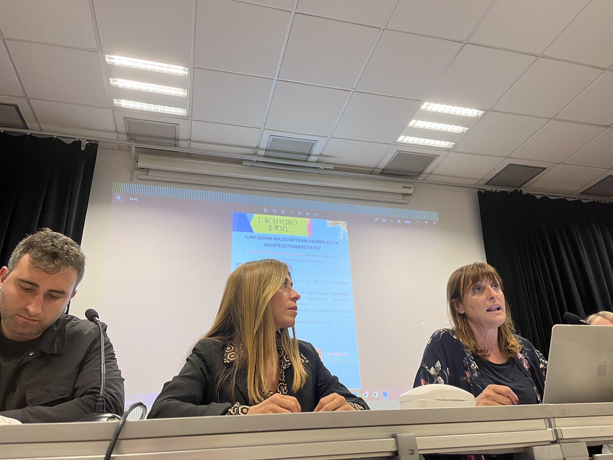 PazySoli_Eus's tweet photo. @CrisFaciaben destaca la labor sindical feminista en la:
- Denuncia de las desigualdades laborales
- La visbilización de la actual división sexual del trabajo
- La reivindicación de la defensa de los #DDLL desde la perspectiva feminista en el ámbito internacional https://t.co/ghUxqdoDg7