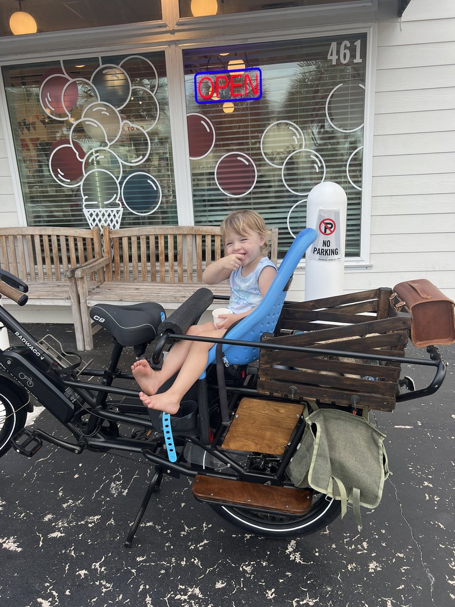 ColesEcoles90's tweet image. #staugustinebeach #radwagon4 ice cream run with my monkey