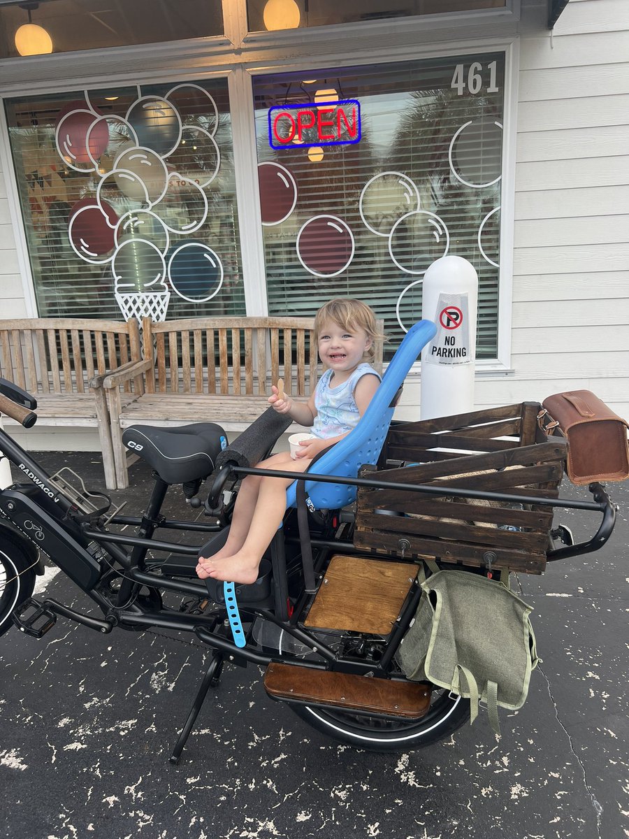 ColesEcoles90's tweet image. #staugustinebeach #radwagon4 ice cream run with my monkey