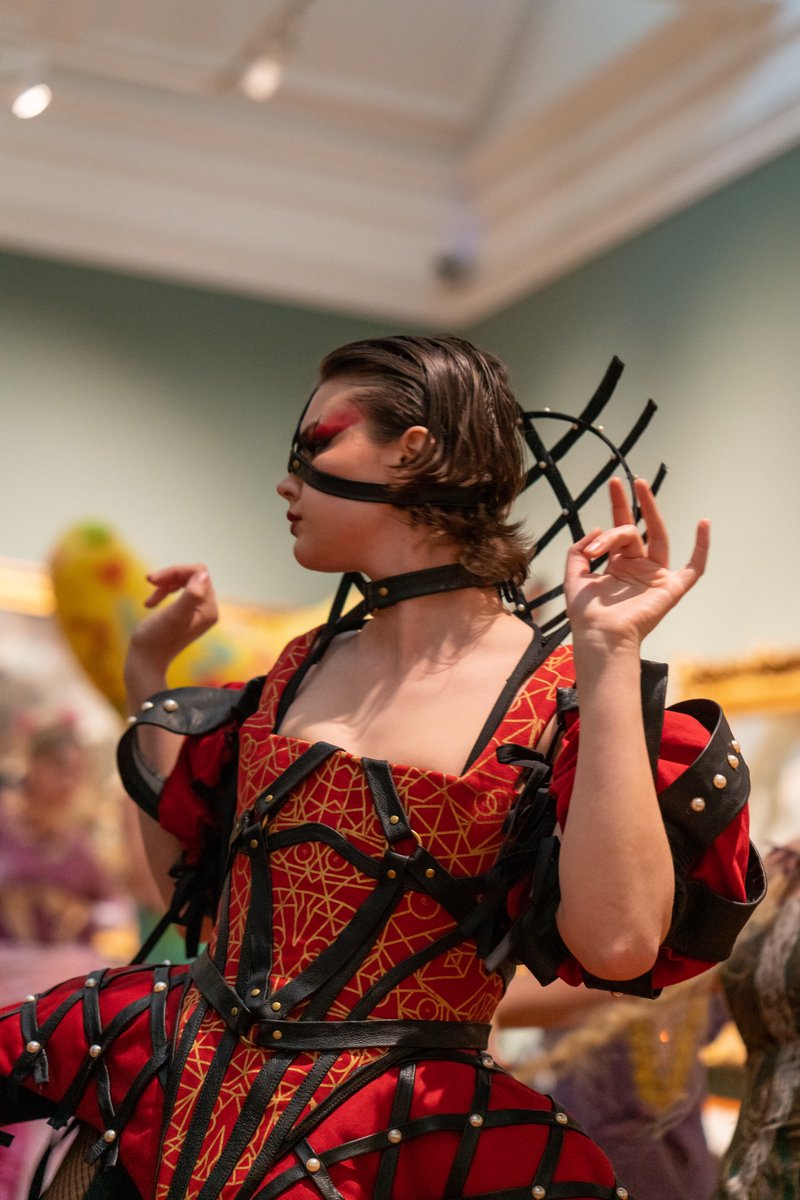 PhoebeStapleton's tweet photo. Featured Performers &amp; Costume 📸: 
Yanni Li Costume by Leer He 
Ciara Whiting Costume by Emily Pieters, Laura Game Costume by Dan Campton 
Bianca Wardally Costume by Ivey Shoemaker
Kaja Busko Costume by Delilah Byrne
Kacper Szmelkowski Costume by Yue Yu https://t.co/jQ1c4f9Fi1
