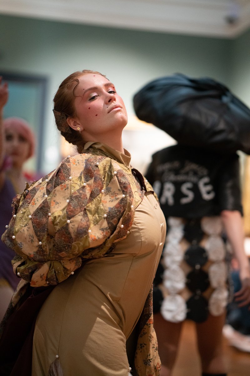PhoebeStapleton's tweet photo. Featured Performers &amp; Costume 📸: 
Yanni Li Costume by Leer He 
Ciara Whiting Costume by Emily Pieters, Laura Game Costume by Dan Campton 
Bianca Wardally Costume by Ivey Shoemaker
Kaja Busko Costume by Delilah Byrne
Kacper Szmelkowski Costume by Yue Yu https://t.co/jQ1c4f9Fi1