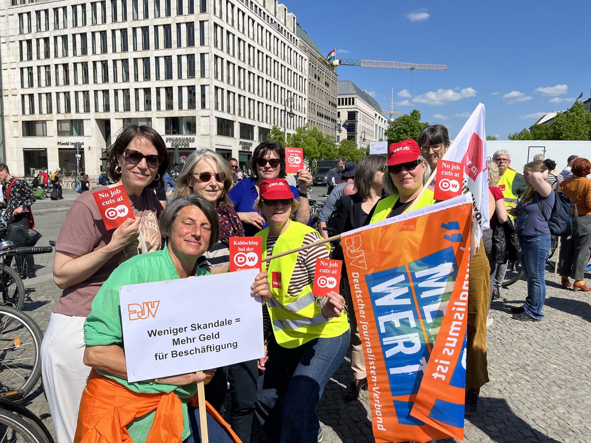 khelmst's tweet photo. Colleagues from #DW #Berlin #Bonn out in force to protest crippling cuts to #Culture #Sport and #German News #DWDeutsch #Protest #ThisIsUs #Journalismus 🇩🇪 https://t.co/rP3YxrnA2K