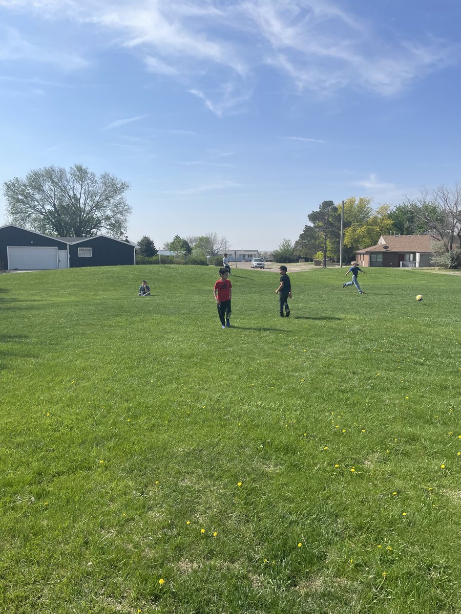 PaulJLarkin's tweet photo. A beautiful day in Syracuse for our 1st graders to spend the morning at one of our beautiful parks. https://t.co/g7zTVCKXuk