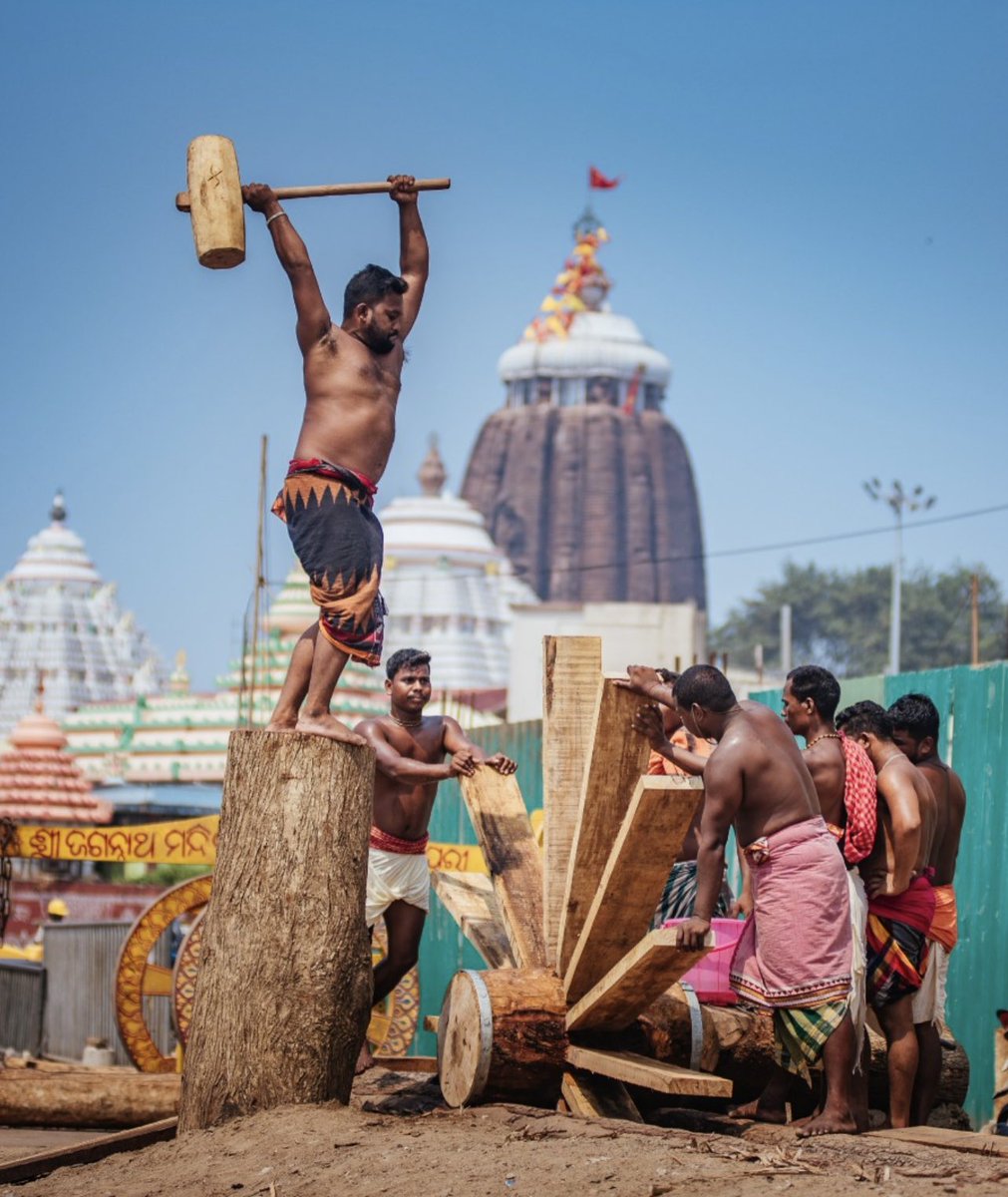 No architectural diagrams, no sketches, no scales/measuring tapes and no automatic machines. That’s how the Rathas are made in Puri, with skills passed down through generations. Isn’t it Amazing! Photo - SJTA. 

#RathaJatra #Puri #Odisha