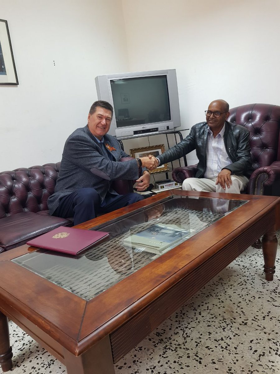 5 мая Посол России в Эритрее Игорь Николаевич Мозго встретился с директором Департамента протокола МИД Эритреи Мохаммедом Идрисом.

On May 5, the Russian Ambassador to Eritrea, H.E. Mr. Igor Mozgo, met with Director of the Protocol Department of the MFA, H.E. Mr. Mohammed Idris.