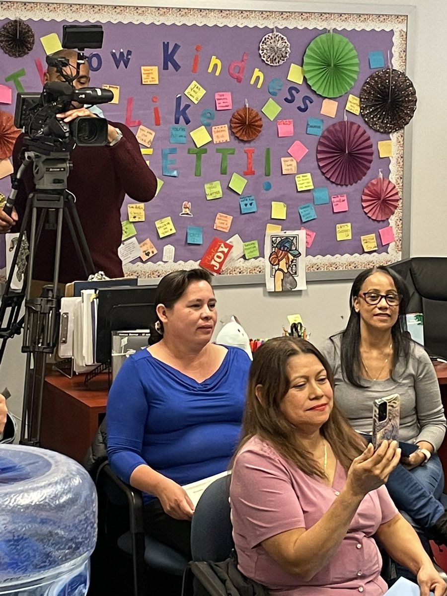 HighlandES_CSL's tweet photo. Moms/mothers/madres/mother-figures contribute to our #CommunitySchools like no one else. Don't forget to wish our mom's from Mexico, Guatemala, Honduras, and El Salvador "Feliz Dia de la Madre" Try it in Spanish: https://t.co/4LRtqU95pp
#HighlandES @MCPSCommunitySc @MCPS https://t.co/NyPW0P2U0F