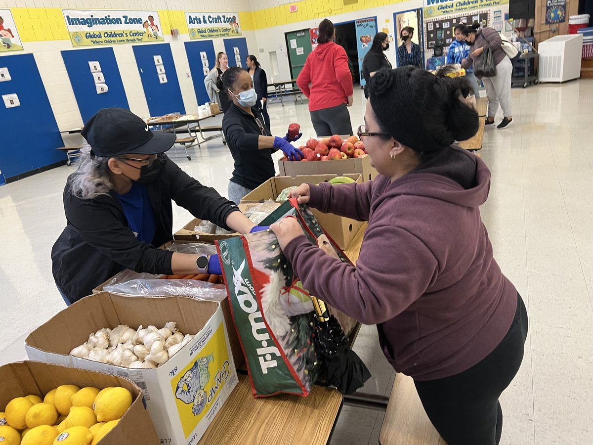 HighlandES_CSL's tweet photo. Moms/mothers/madres/mother-figures contribute to our #CommunitySchools like no one else. Don't forget to wish our mom's from Mexico, Guatemala, Honduras, and El Salvador "Feliz Dia de la Madre" Try it in Spanish: https://t.co/4LRtqU95pp
#HighlandES @MCPSCommunitySc @MCPS https://t.co/NyPW0P2U0F