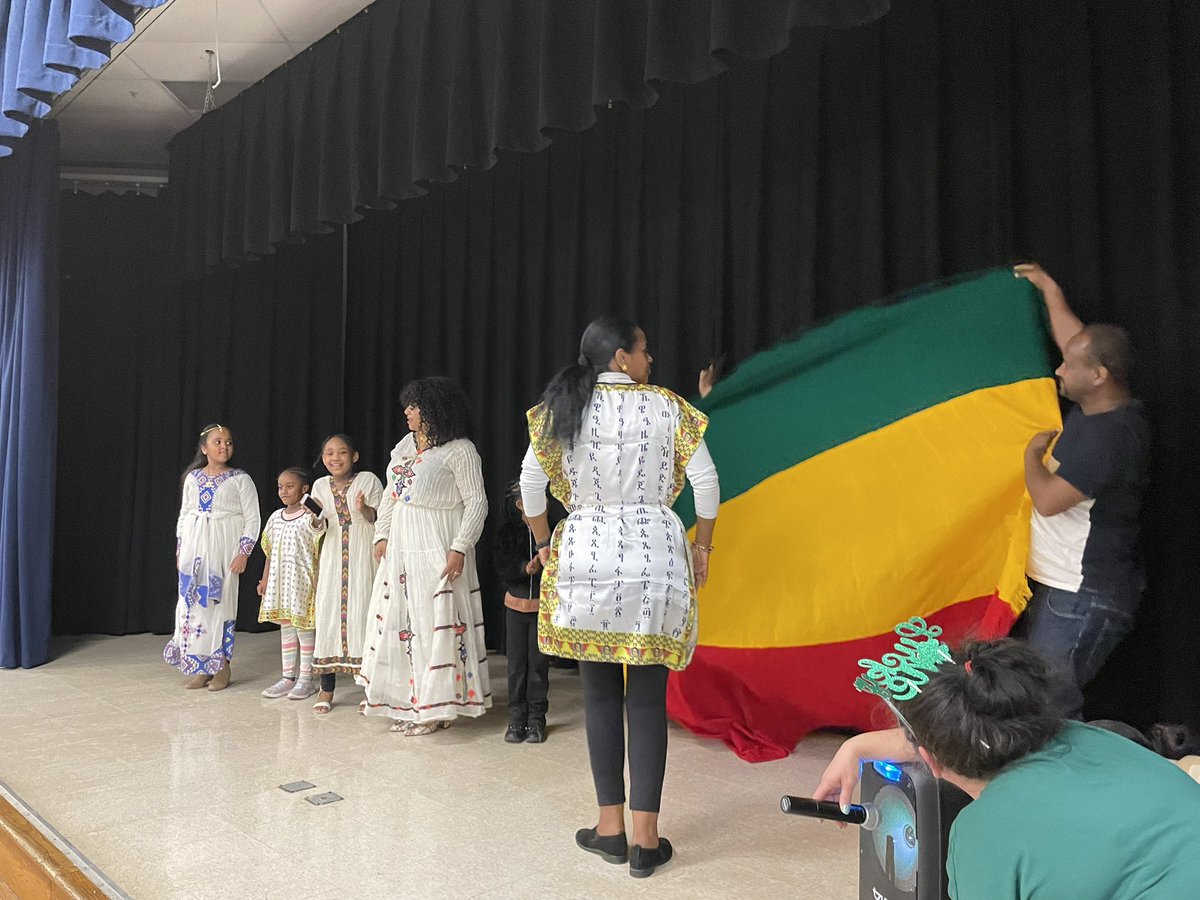 HighlandES_CSL's tweet photo. Moms/mothers/madres/mother-figures contribute to our #CommunitySchools like no one else. Don't forget to wish our mom's from Mexico, Guatemala, Honduras, and El Salvador "Feliz Dia de la Madre" Try it in Spanish: https://t.co/4LRtqU95pp
#HighlandES @MCPSCommunitySc @MCPS https://t.co/NyPW0P2U0F